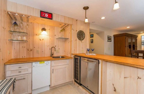 Thornton House | Spacious White mountains log home - close to Owl’s nest, Loon, Waterville.