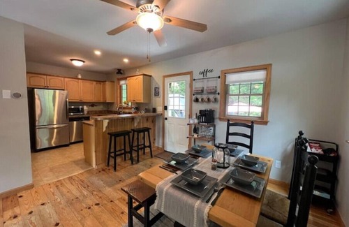Thornton House | Spacious White Mtns Cabin with Grill, Patio, & Fireplace