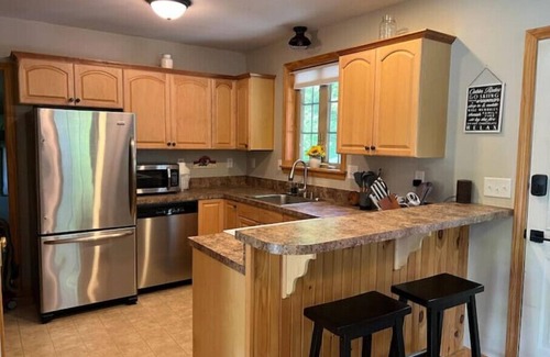 Thornton House | Spacious White Mtns Cabin with Grill, Patio, & Fireplace