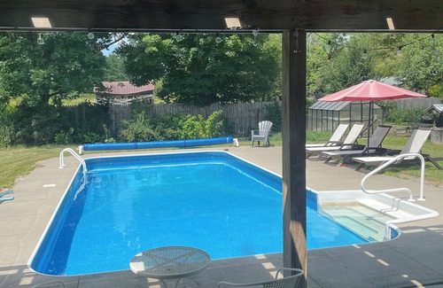 West Fulton House | Spacious Willow Cabin with attached pool in Wild and Wonderful West Fulton!