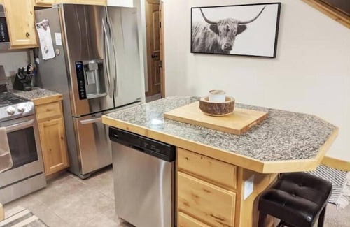 New Meadows Cabin | Spacious Wooded Getaway Cabin near McCallnn
