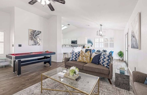 North Las Vegas House | Spacious Yard+Pool Table at 5BR Modern Getaway