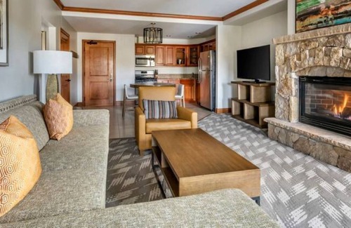 Peak 9 Villa | Spacious1 bedroom with a fireplace at Hilton's Valdoro Mountain Lodge