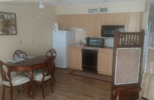 Chelan Apartment | Spader Bay Condo with Private Beach NOW with Boat Mooring