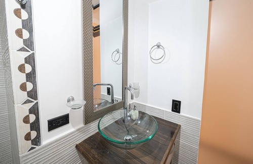 Patio Bonito Apartment | Spain inspired cozy unit. Located in the exclusive Astorga!