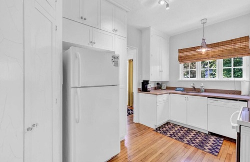 Kingston House | Spanish Beach Bungalow