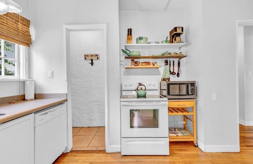 Kingston House | Spanish Beach Bungalow