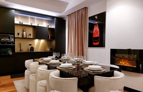 Quartiere III Pinciano Apartment | Spanish Gold Edition