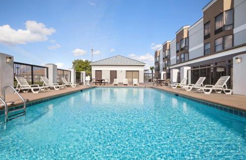 Florence Hotel | Spark By Hilton Florence North I-95, Sc