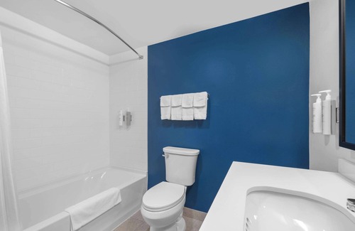 Fredericksburg Hotel | Spark by Hilton Fredericksburg Southpoint