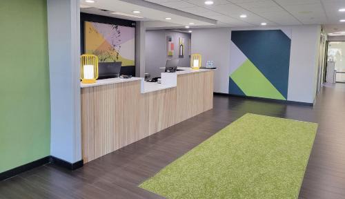 Ashwaubenon Hotel | Spark by Hilton Green Bay