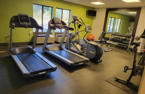 Ashwaubenon Hotel | Spark by Hilton Green Bay