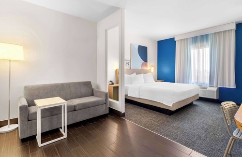 Pearland Hotel | Spark by Hilton Pearland