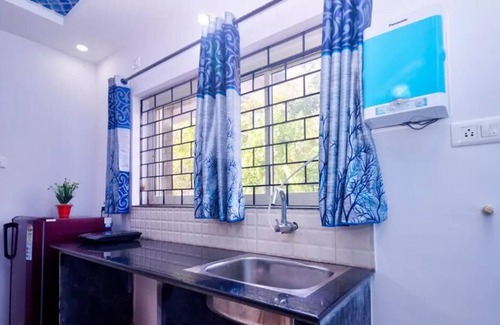 Vagator House | SPARKLING APARTMENT WITH POOL, WIFI (2BHK X2)