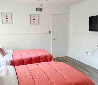 Clearwater Apartment | Sparkling Guest Home 2 bedroom-15 Minutes to Clearwater Beach