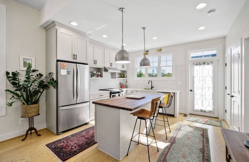 Locust Grove House | Sparkling & Joyful Charlottesville Cottage