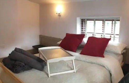 Burnley Apartment | Sparks - Family Suite in Canalside Guesthouse