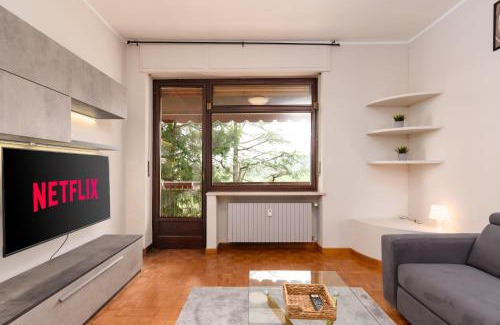 Pino Torinese Apartment | Spazioso trilocale 6 posti letto a 10 minuti da Torino con Box Auto Incluso