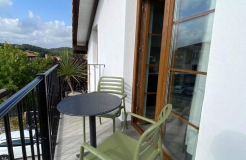 Villaverde de Pontones Apartment | Special studio for couples with double whirlpool tub and balcony.