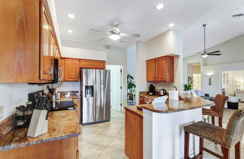 Falcons Glen House | Special Offer: Cozy 3BR Retreat with Private Pool & Lakeview – Hot Deal Today!