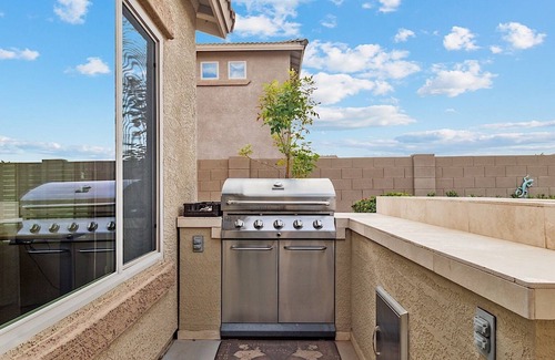 Surprise Farms House | SPECIAL OFFER! Enchanted Luxury 3 BR FAMILY PARADISE PVT Pool/ Spa/ Entertainers Dream/ Surprise