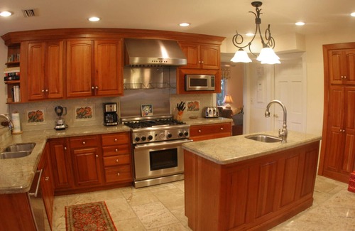 Marathon House | SPECIAL Rate - Oct. 25th - Dec. 13th - 2975 per week !