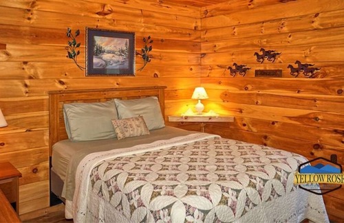 Cherokee Cabin | SPECIAL *Sept. 13th- Oct. 4th 20% off* This cabin is perfect for you!
