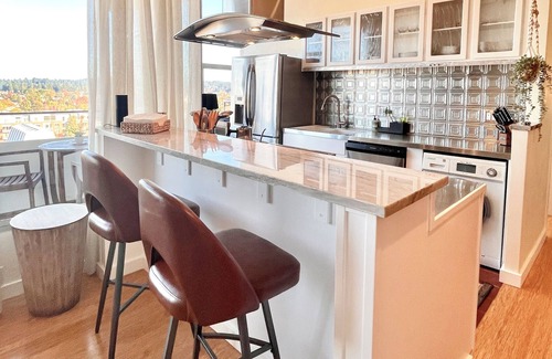 West Eugene Condo | Special Sunrise Luxury Penthouse