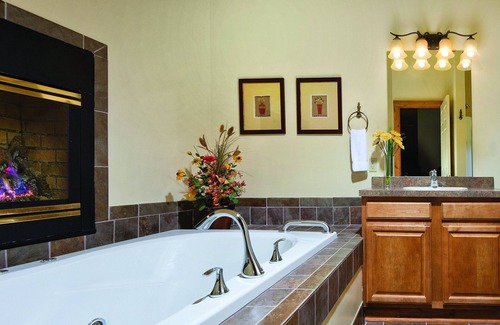 Hanover Resort | Specialty shops, boutiques, galleries & restaurants!