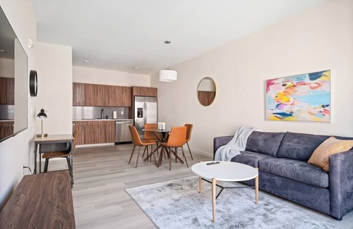 Newark Hotel | Spectacular ! 2BR Free Parking ! 30 min to NYC !