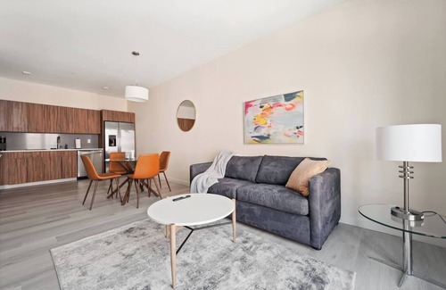Newark Hotel | Spectacular ! 2BR Free Parking ! 30 min to NYC !