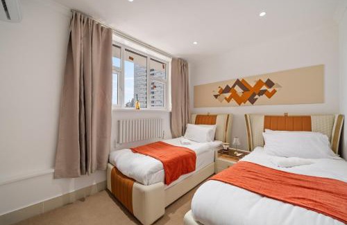 Mayfair Apartment | Spectacular 3 Bedroom Penthouse with Private Terrace in Prestigious Mayfair H13