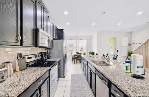 Four Corners House | Spectacular 3BD/3.5BH Free Resort 8mi Disney