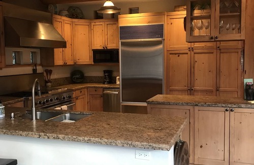 Aspen House | Spectacular 3bed 4bath Home on the Roaring Fork River with views of Aspen Mtn.