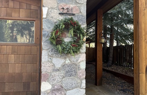 Aspen House | Spectacular 3bed 4bath Home on the Roaring Fork River with views of Aspen Mtn.