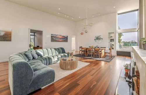 Yallingup House | SPECTACULAR 4 BEDROOM, 3 BATHROOM COUNTRY SIDE ESCAPE SITUATED