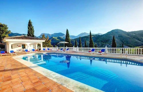 Frigiliana Villa | Spectacular 6-bed Villa, huge 18m HEATED pool, stunning views