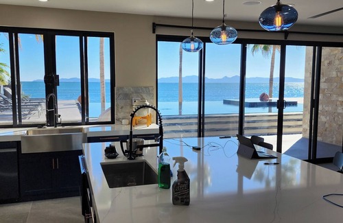 Loreto House | Spectacular Beachfront Hacienda in Loreto with pickleball court