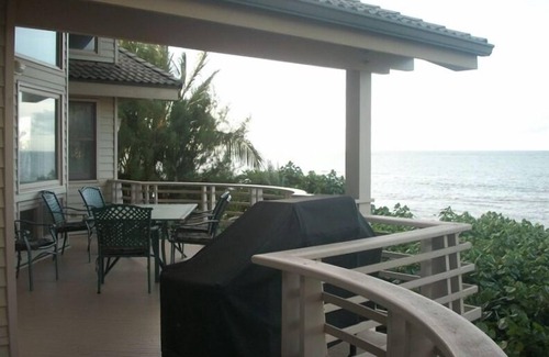 Waialua House | Spectacular Executive Beachfront Retreat