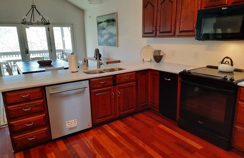Banner Elk House | Spectacular Grandfather Mountain Views from three levels, centrally located