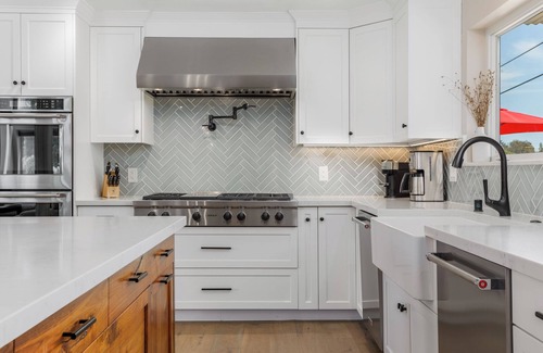 Healdsburg Other | Spectacular Healdsburg Manor-4BR/4.5BA, POOL+2 SPA!