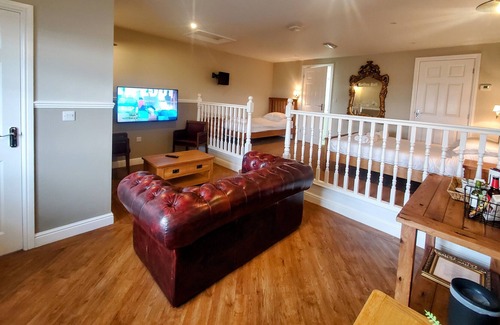 Slyne Apartment | Spectacular hotel room over looking the river cottage 4