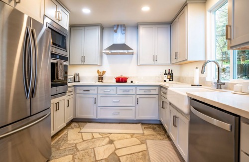 Wishon Cabin | *Spectacular Lake Views Open Floor Plan Fully Stocked Huge Deck*