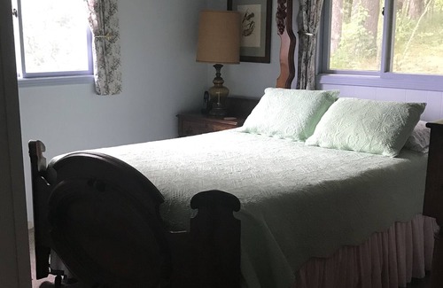 Harbor Springs Cottage | Spectacular Lakefront Cottage in Cross Village