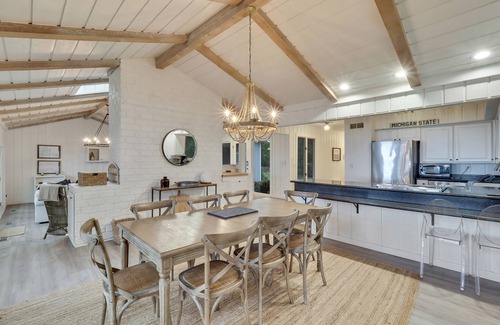 Charlevoix House | Spectacular Lakefront Getaway | Beach | Lake Michigan | Sleeps 10 | Firepit