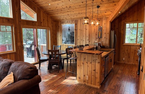 Priest River Cabin | Spectacular Lakeside Cabin with Moonrise Views from Cedar Hot Tub