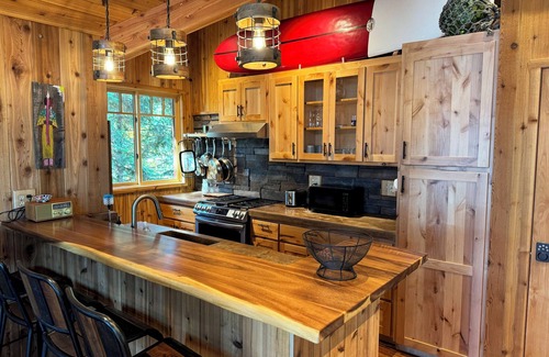 Priest River Cabin | Spectacular Lakeside Cabin with Moonrise Views from Cedar Hot Tub