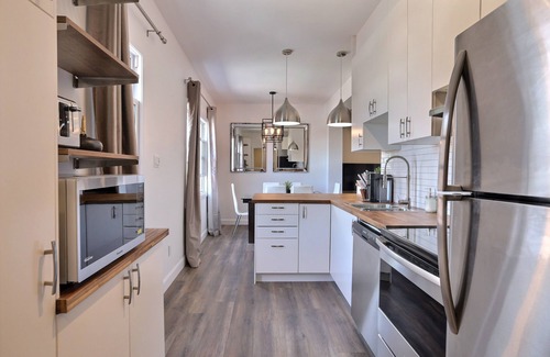 Desjardins Apartment | Spectacular, Lunch with the Chateau Frontenac! Air-conditioned Free parking!