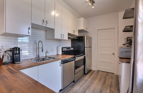 Desjardins Apartment | Spectacular, Lunch with the Chateau Frontenac! Air-conditioned Free parking!