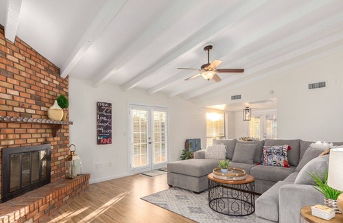 North Mountain House | Spectacular Moon Valley! 4 Bedroom With 3 King Beds! Heated Pool! Sleeps 10! 4 Home by Redawning